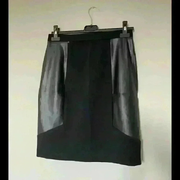 Gianni Bini Dresses & Skirts - Gianni Binni Half Faux Leather Knee Length Mini Skirt